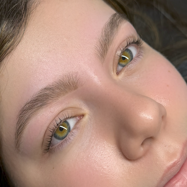 Diseño y laminado de cejas